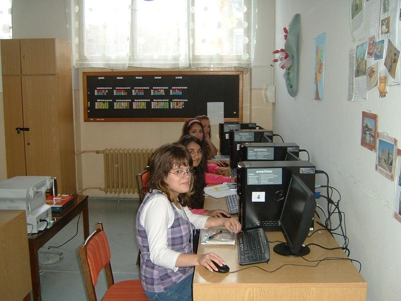 DSCF0011.JPG - Pri nových počítačoch.